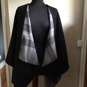 Stunning AUTHENTIC Burberry check Cape - charcoal